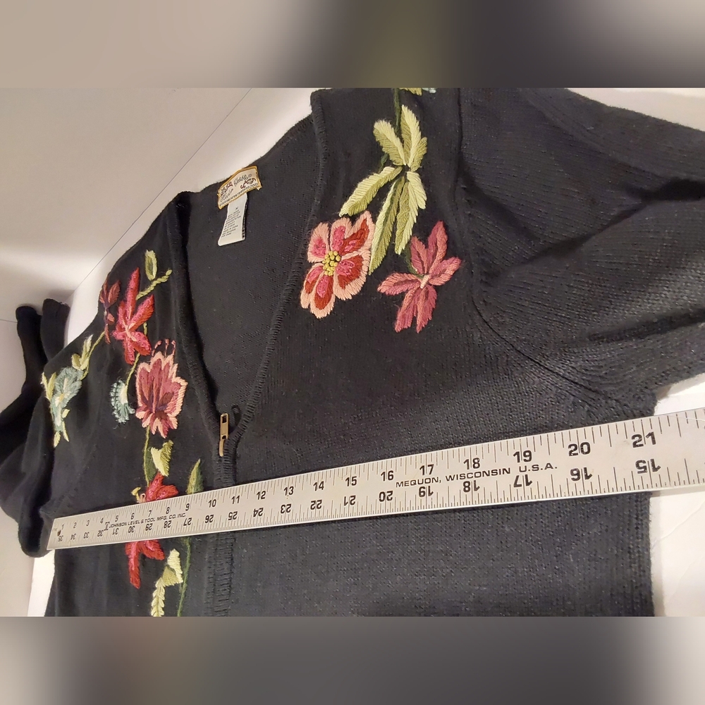 Vintage Heirloom Collectibles Floral Embroidered Black Sweater M - Picture 5 of 8